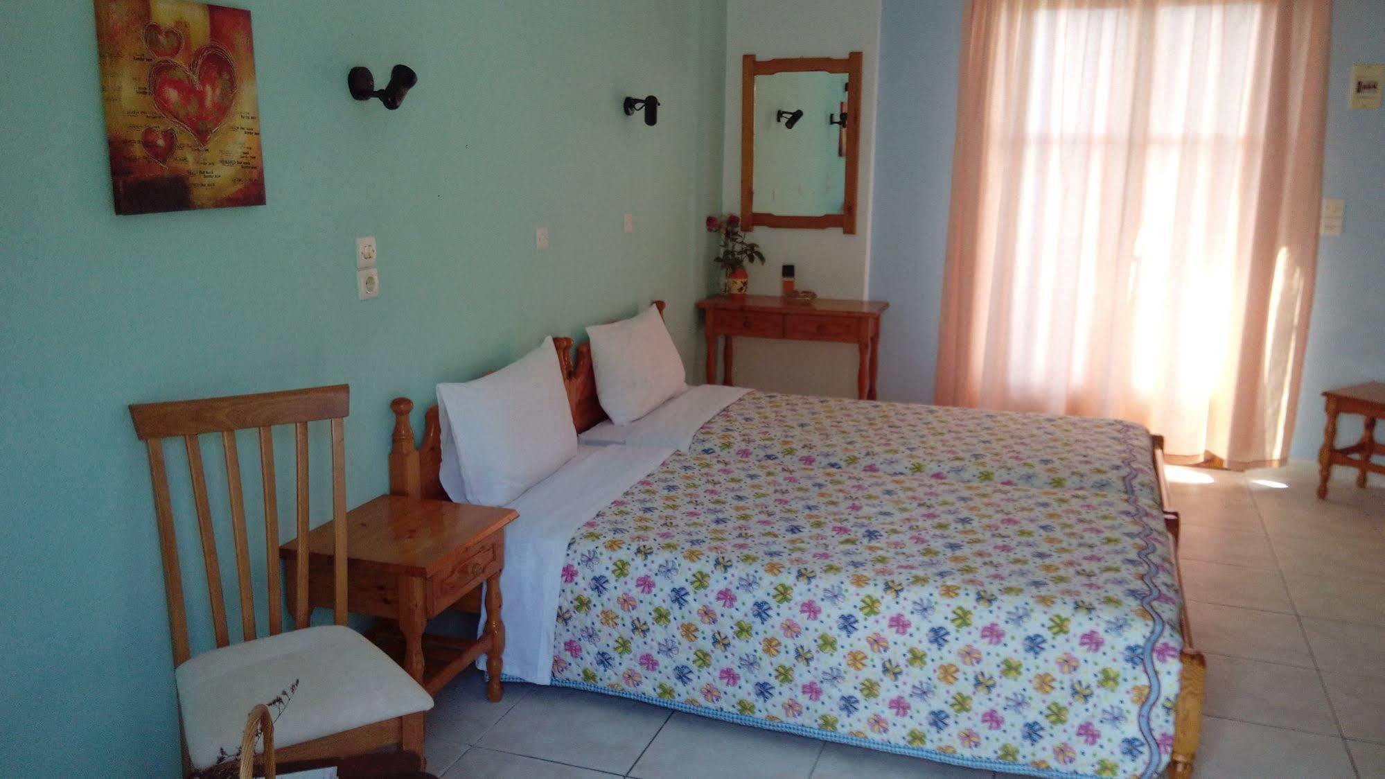 Anessis Cosmos Aparthotel Anaxos Buitenkant foto