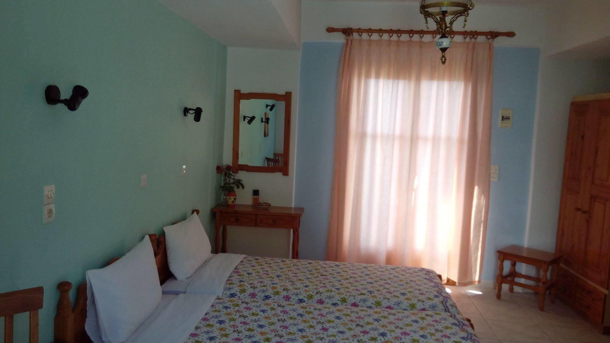 Anessis Cosmos Aparthotel Anaxos Buitenkant foto
