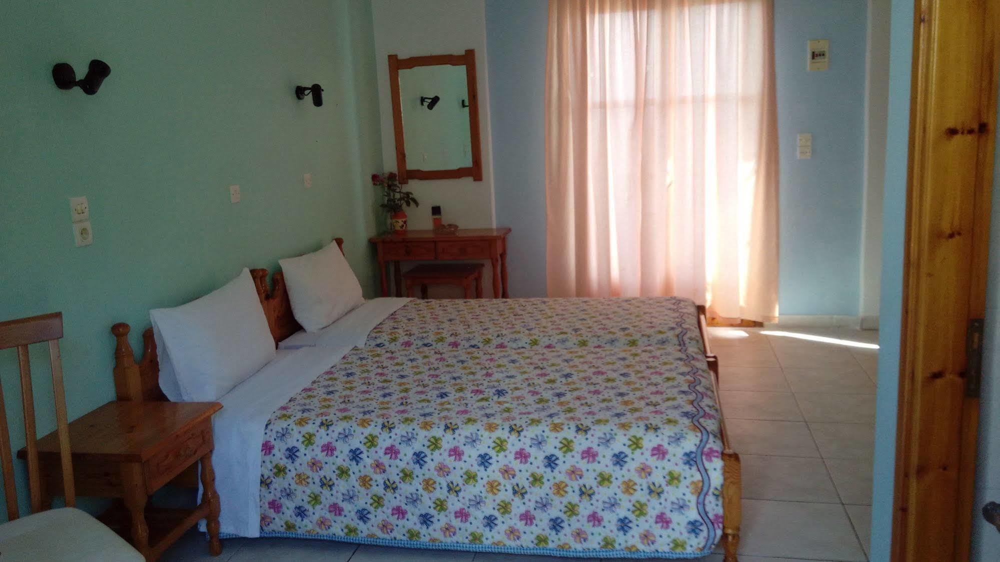 Anessis Cosmos Aparthotel Anaxos Buitenkant foto